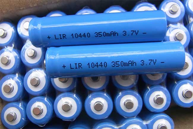 鋰電池生產(chǎn)車間濕度怎么控制？鋰電池車間用除濕機